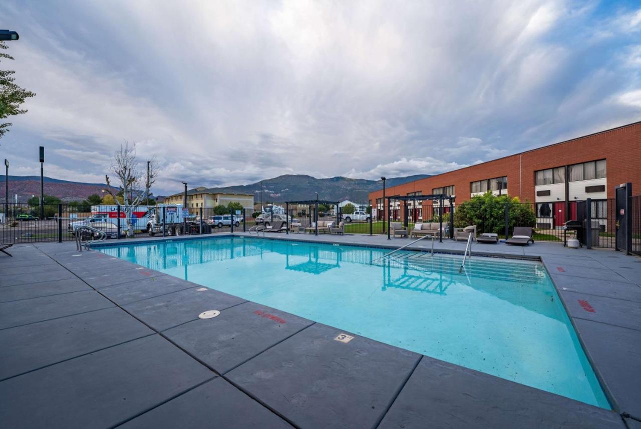 Ramada By Wyndham Cedar City Extérieur photo
