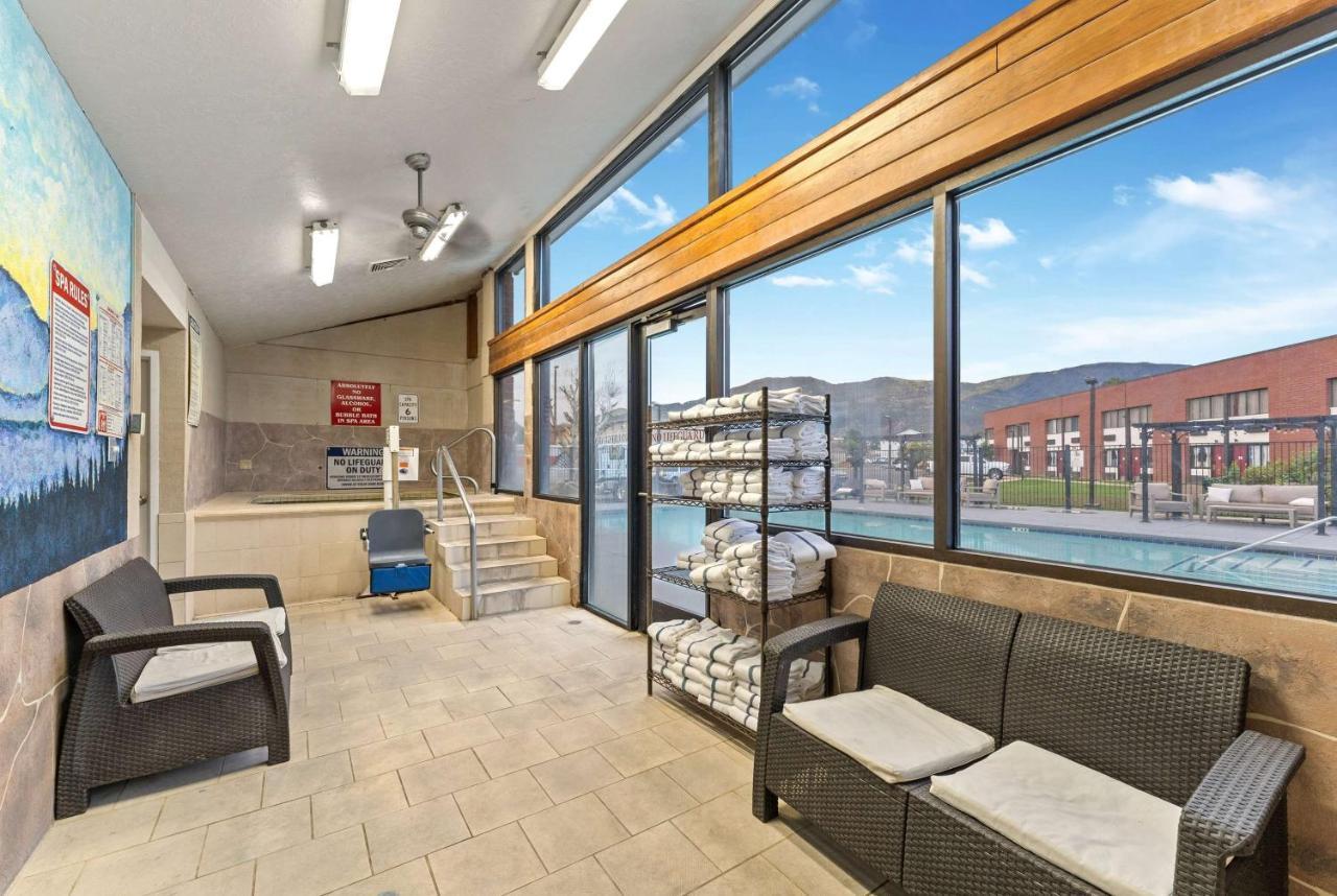 Ramada By Wyndham Cedar City Extérieur photo