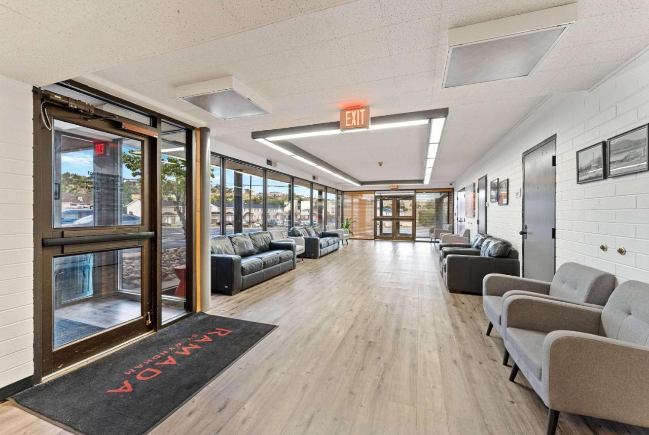 Ramada By Wyndham Cedar City Extérieur photo