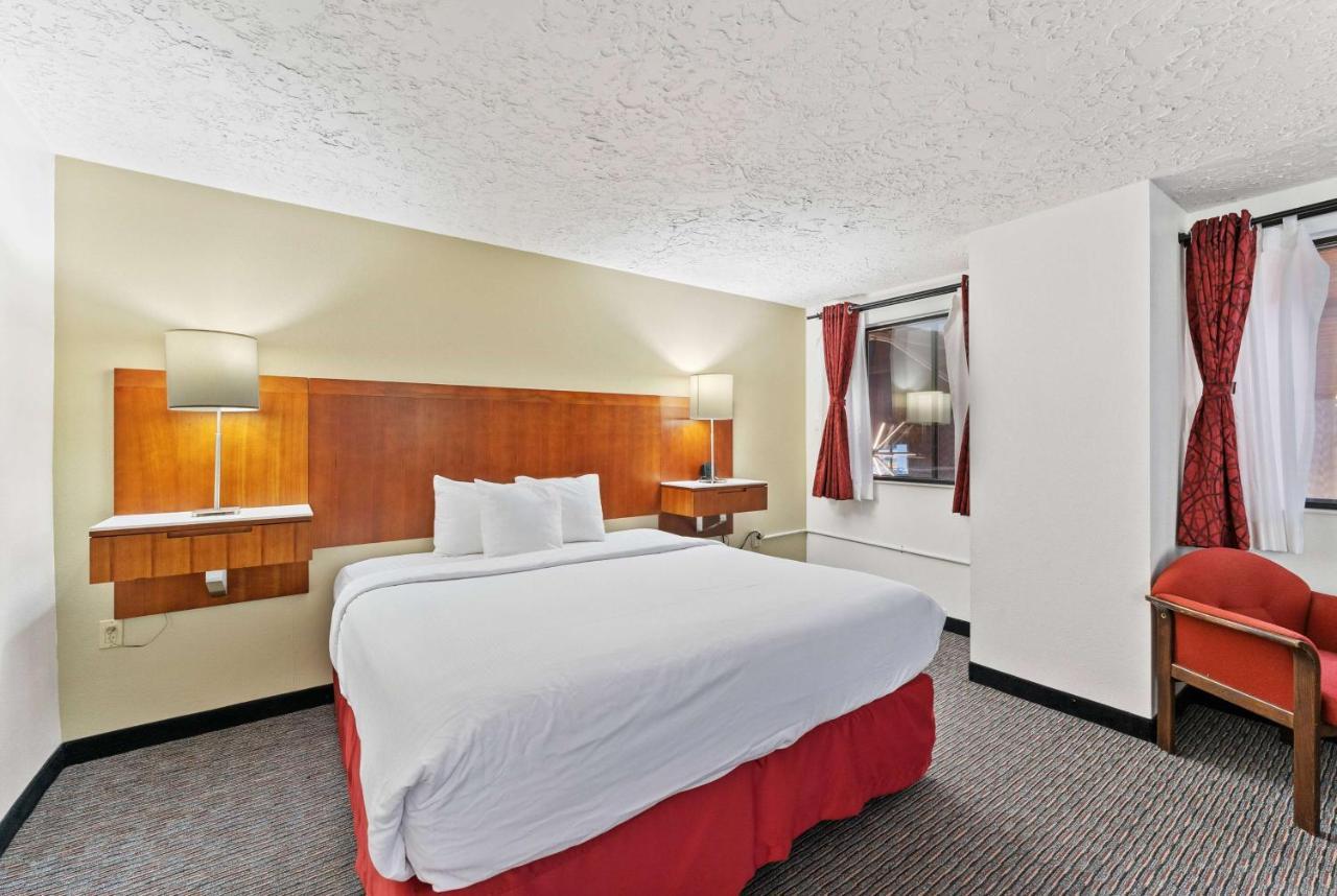 Ramada By Wyndham Cedar City Extérieur photo