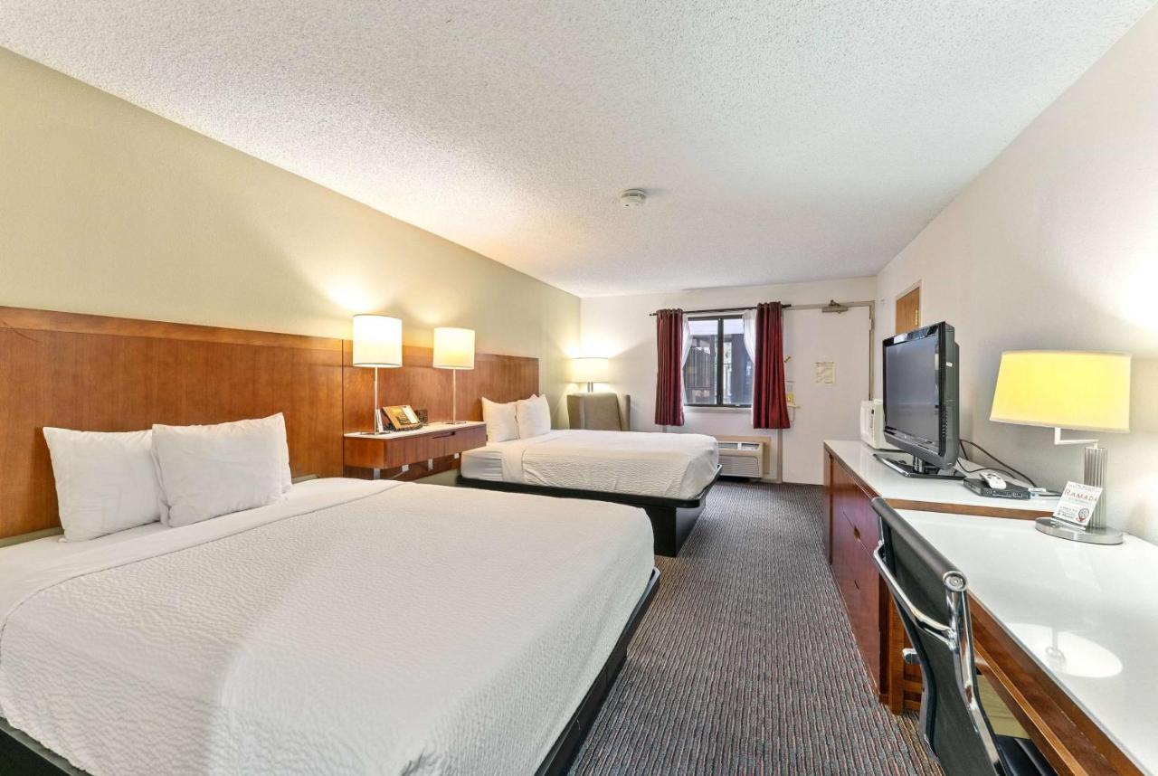 Hotel Ramada By Wyndham Cedar City Extérieur photo