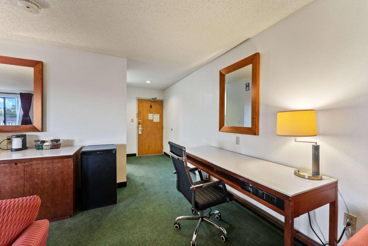 Ramada By Wyndham Cedar City Extérieur photo