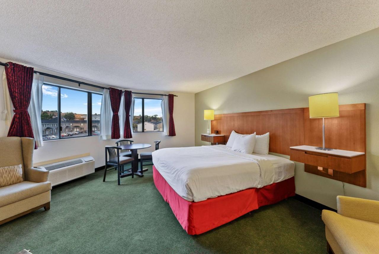 Hotel Ramada By Wyndham Cedar City Extérieur photo